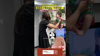 当宝宝只让妈妈抱时，爸爸为了靠近宝宝不择手段 @中文热点信息 #新闻 #时政 #政治 #中国 #民生 #情感 #正能量 #社会问题 #政府 #政策 #分析