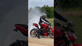 Huge Burnout Ducati Streetfighter 848 #burnout #ducati #streetfighter #bikelife   #bike #exhaust