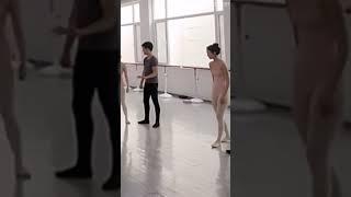Dance class flexibility training