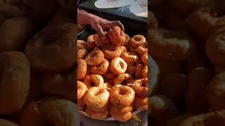 Medu Vada preparation || South Indian Breakfast || Anna Durga Dosa Stall, Lodhi Colony, Delhi