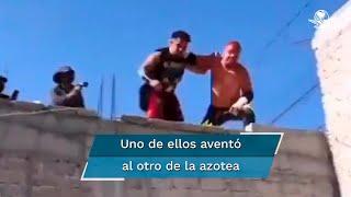 ¡Llevan la lucha libre a otro nivel!, improvisan pelea callejera en una azotea