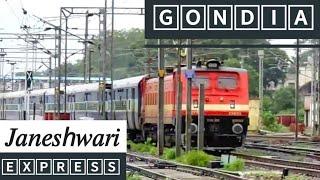 Janeshwari Express with Fresh looking BSL WAP 4 Exiting from Gondia