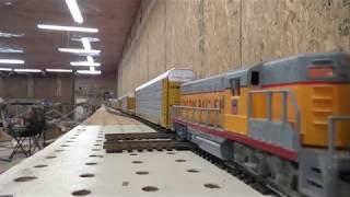 Long HO scale DPU train Straight DC mode single locomotives