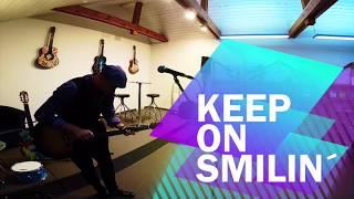 "Keep on Smilin´" by Marvin Scondo @ "Alexandras bunte Gitarren Ausstellung" - Sofa Konzert