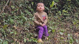 The happiness of a single mother who reunited with her lost child in the forest - a kind woman