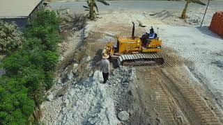 komatsu d31p pushing rock in lake with dump trucks 5ton, TR Machines Ep002