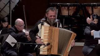 Astor Piazzolla: Escualo, Simone Zanchini, Federico Mondelci,National Chamber Orchestra of Armenia