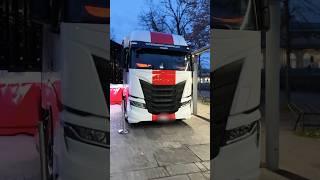  Необычная машина с глазами в Парме. Италия