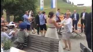 Hochzeitsfeier auf der Speck Alm Bayrischzell mit den Bergvagabunden