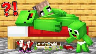 JJ Family Built a House Under Mikey Family BED in Minecraft (Maizen)