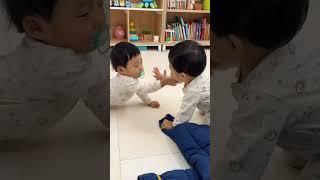 Adorable toddlers exchange soothers in Seoul, South Korea