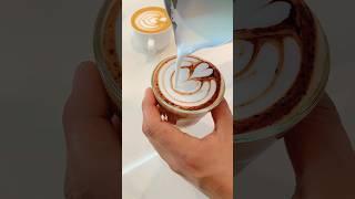 CLASSIC LATTE ART TULIP POUR️The secret to clean Tulip stacks#tulip #art #barista #coffee#coffeeart