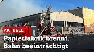 Darmstadt: Großbrand in Papierfabrik - Löscharbeiten laufen | hessenschau