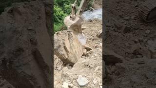 The moment when the excavator pushes the boulder downhill is so shocking!