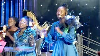 The Vine - Inyang' Enkulu ft Soweto Gospel Choir & Everton Mlalazi (Live in Sandton)