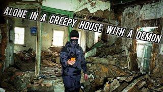 ОДИН В ЖУТКОМ ДОМЕ С ДЕМОНОМ - ПОЧЕМУ ЭТО САМОЕ СТРАШНОЕ! / ALONE IN A CREEPY HOUSE WITH A DEMON