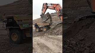 Hitachi 2000 Exa Vs HD 785 #mining #short #shorts #hitachi