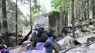 Squamish Bouldering - Grand Wall Boulders - The Bee Professor V9