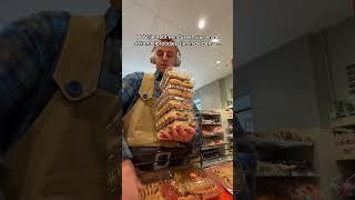 POV: De Frikandelbroodjes Zijn In De Bonus!