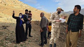 The shop follows Ali's imprisonment and attempts to find Afsaneh.