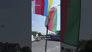 Неизвестный вывесил флаг "закат над болотом" в центре Бяла-Подляски #shorts