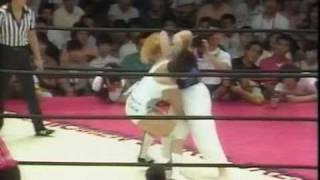 AJW - Bull Nakano & Bat Yoshinaga vs Akira Hokuto & Sakie Hasegawa (1/2)