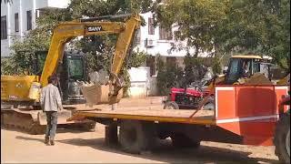 How is JCB excavator unloaded and how much care is required, watch the full video#JCB #tractor