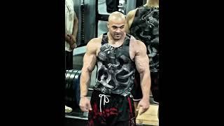 Muscle guy shocked by skinny guy #fyp #frank #anatolyprank #anatoly #gym  #gymmotivation #foryoupagе