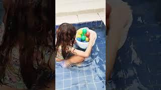 DESAFIO DE BOLAS NA PISCINA #desafionapiscina #diversão