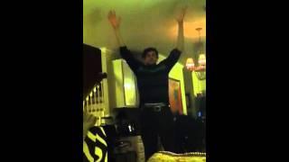 How a Hispanic dances to house/techno