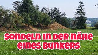 Sondeln in der nähe eines Bunkers/auf Schatzsuche mit dem Metalldetektor