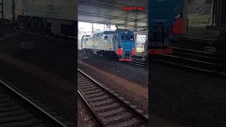 Эп2к 504 с поездом Аврора #эп2к #локомотив #железнаядорога #ржд #поезд #топ #лайк #электровоз