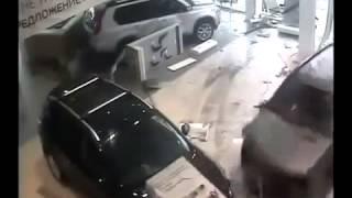 Crazy guy destroying nissan showroom in Russia! NEW