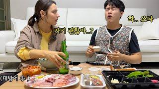 유튜브 고민으로 어깨가 무거운 가장의 대방어회와 소주 한 잔