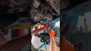 Замена масла АКППskoda rapid #заменамасла #масло #кпп #акпп #mechanic #обслуживание #сто #автосервис