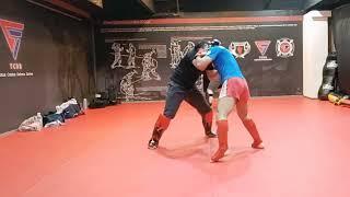 From punching attacks to throwing, Use head and foot movements to dodge and then counterattack