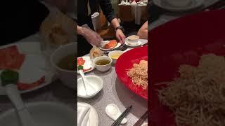 新加坡本地新年必吃-鱼生！