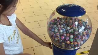 Bouncy Balls Toy Vending Machine.. Fun Time With Toys Wonderland