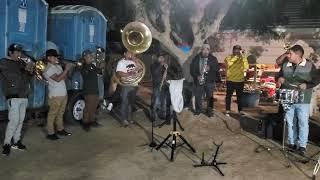 Puras Canciones Pa Pistear con la Banda de Viento Corona.