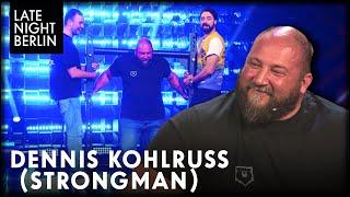 Der stärkste Mann Deutschlands macht spontanes Workout mit Klaas | Late Night Berlin