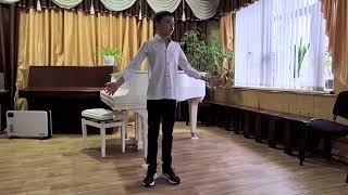 Бабич Кирило, 12 років, " Хвилі" сл. В. Слєпцова муз. О. Чухрая.