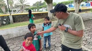 Vendiendo con ellos en la calle | Los niños de las Macadamias (No. 10)