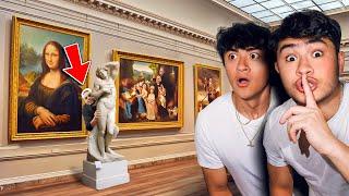 HIDE and SEEK in MUSEUM!