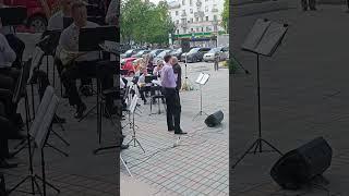 поёт Владимир Харченко