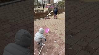 엄마가 퀵보드 뺏어가면 다이니 반응이?? #28개월 #육아 #퀵보드 #baby