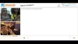 DANCING FOR STRANGERS ON OMEGLE (NIPPLE SLIP)