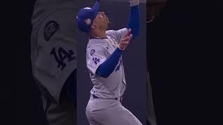 Yankees fan pulls ball out of Mookie Betts' glove in the World Series #mlb #Dodgers #worldseries