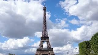 Torre Eiffel - Campo Marte / Tour Eiffel - Camp Mars / París, Francia.