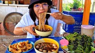 ก๋วเตี๋ยวน้ำตกหมูถ้วยล่ะ30บาท ปรุงรสจัดจ้าน พริกจี่จิ้มกะปิแคปหมูกรอบสนั่นจอ