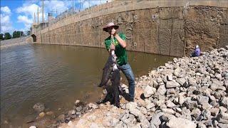 CATFISHING THE ARKANSAS RIVER! BANK FISHING!